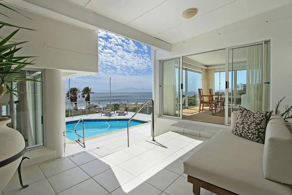 Broadlands Villa to both the town and nearby natural attractions.